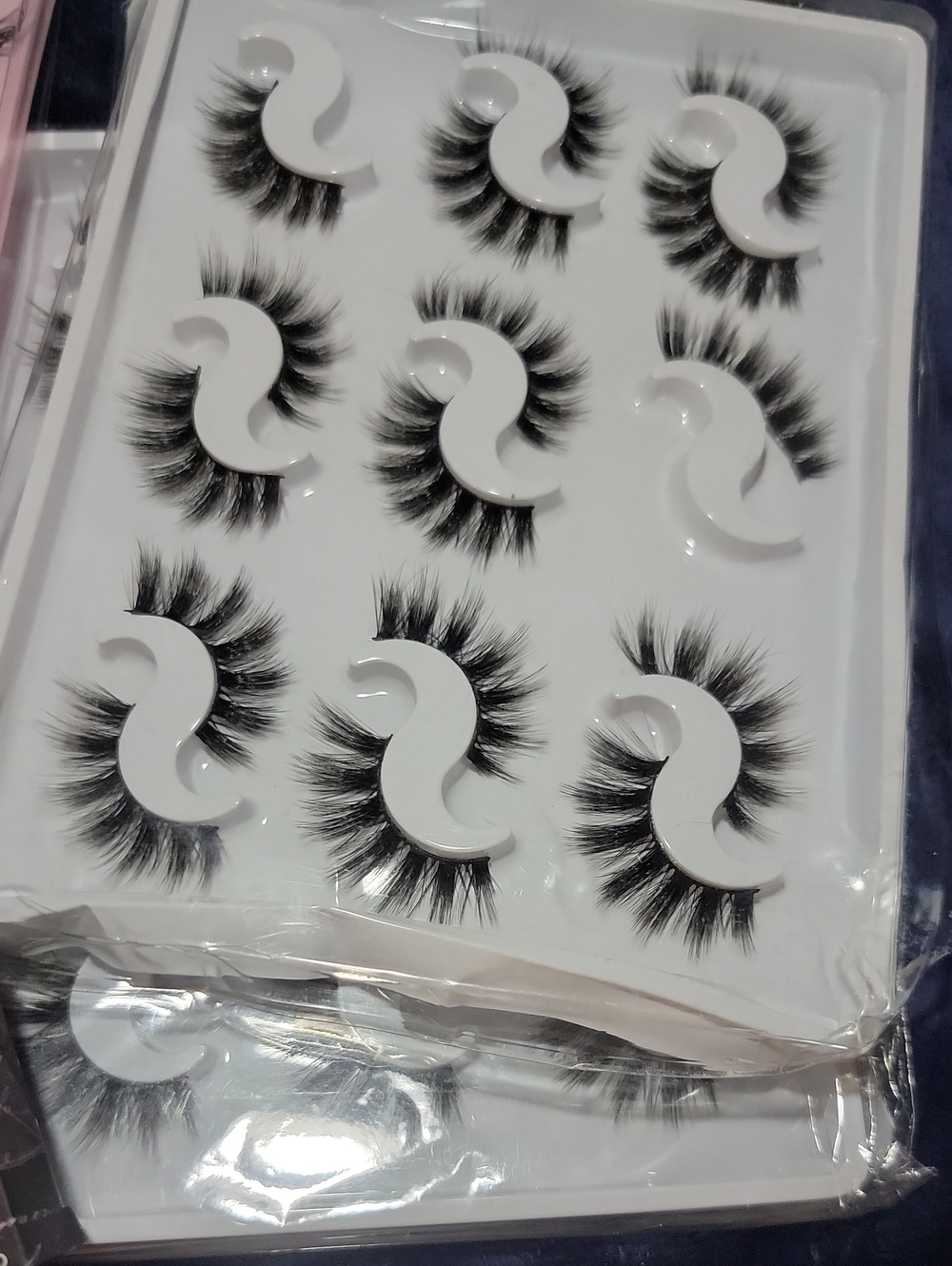 New Lashes More Then 60 Pairs And 10 Glues - Picture 2 of 7